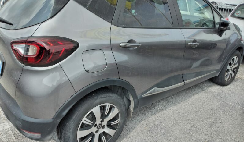 
								RENAULT CAPTUR pieno									
