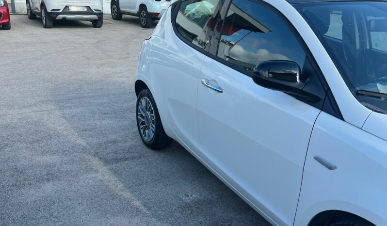 
								Lancia Ypsilon 2012 pieno									