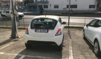 
									Lancia Ypsilon pieno								