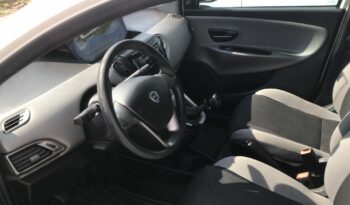 
									Lancia Ypsilon pieno								